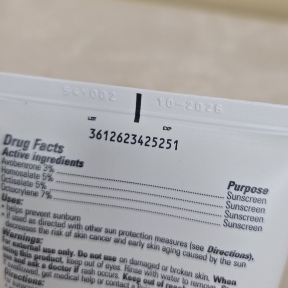 La Roche Posay Toleriane Double Repair Face Moisturizer UV Broad Spectrum SPF 30 - Picture 2 of 10